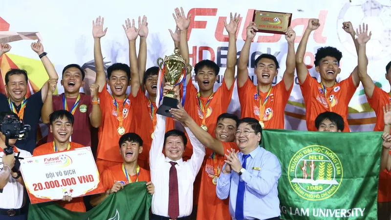 Trường Đại học Nông Lâm TPHCM đăng quang Giải futsal sinh viên TPHCM năm 2025. ẢNH: TÂM HÀ 