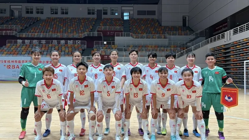 Đội tuyển futsal nữ Việt Nam đá trận giao hữu đầu tiên tại Trung Quốc. Ảnh: ANH TRẦN