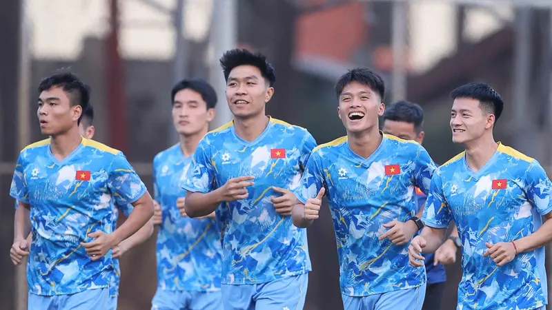 Các tuyển thủ U22 Việt Nam thoải mái trong ngày đầu ở Bangkok. ẢNH: NHẬT ĐOÀN