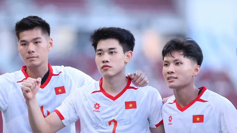 Tiền đạo Nguyễn Đình Bắc lập cú đúp vào lưới U22 Lào. ẢNH: DŨNG PHƯƠNG