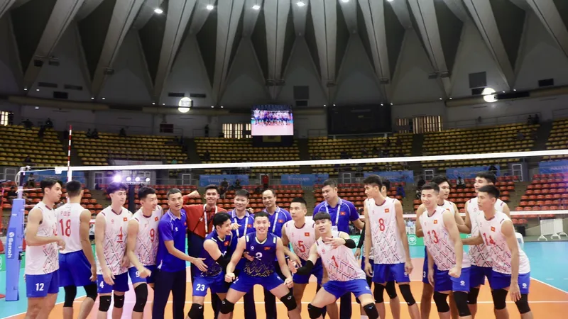 Đội tuyển bóng chuyền nam Việt Nam khởi đầu thuận lợi tại SEA Games 33. ẢNH: DŨNG PHƯƠNG 