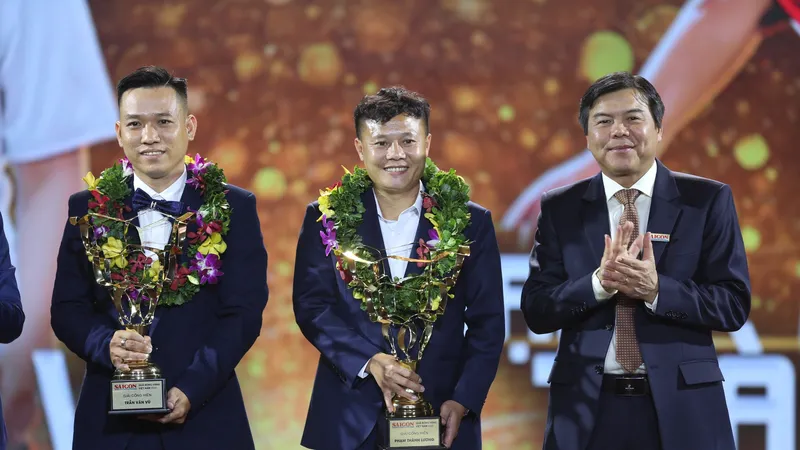Hai kỷ lục gia Quả bóng vàng Việt Nam Trần Văn Vũ (futsal) và Phạm Thành Lương (nam) sẽ đến chung vui tại gala trao thưởng Quả bóng vàng Việt Nam 2025. ẢNH: DŨNG PHƯƠNG 