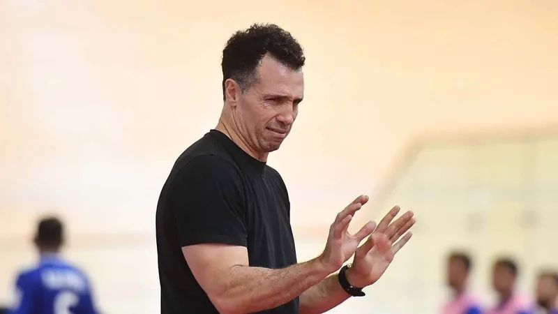 HLV Diego Giustozzi thể hiện sự tiếc nuối khi đội tuyển futsal Việt Nam dừng bước tại vòng tứ kết futsal châu Á 2026. ẢNH: AFC 