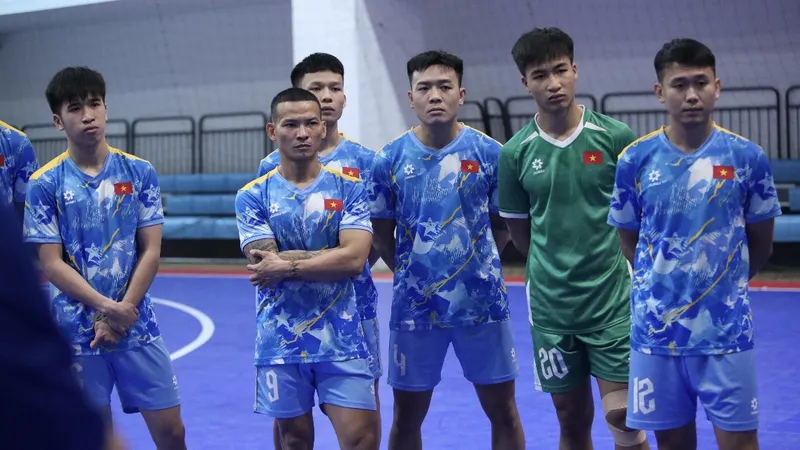 Đội tuyển futsal Việt Nam trở lại sân tập để chuẩn bị cho trận gặp Lebanon. ẢNH: PHAN HỒNG