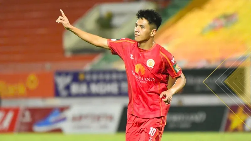 Cầu thủ Nguyễn Đức Hữu ăn mừng bàn thắng ghi cho Quy Nhơn United 