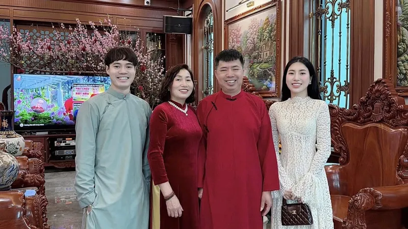 Dàn tuyển thủ Việt Nam hạnh phúc bên gia đình ngày đầu năm mới
