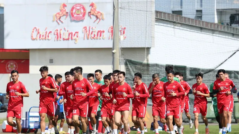Đội bóng đá Công an TPHCM trở lại tập luyện sau kỳ nghỉ Tết Bính Ngọ 2026. ẢNH: ĐÌNH VIÊN 