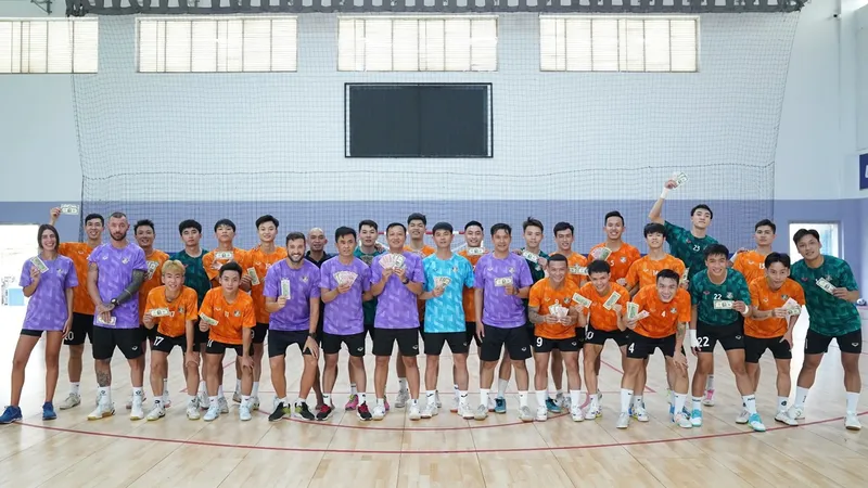Futsal Thái Sơn Nam TPHCM khởi động năm mới với khí thế quyết tâm. ẢNH: NGUYỄN QUANG 
