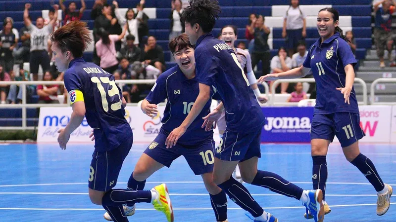 Đội tuyển futsal nữ Thái Lan lần đầu vô địch Đông Nam Á. ẢNH: FAT 