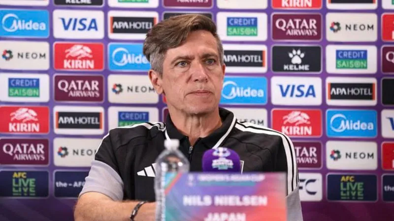 HLV Nils Nielsen của đội tuyển nữ Nhật Bản. ẢNH: AFC 
