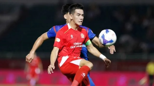 Tiền đạo Nguyễn Tiến Linh đang tụt dài về phong độ. ẢNH: VPF 