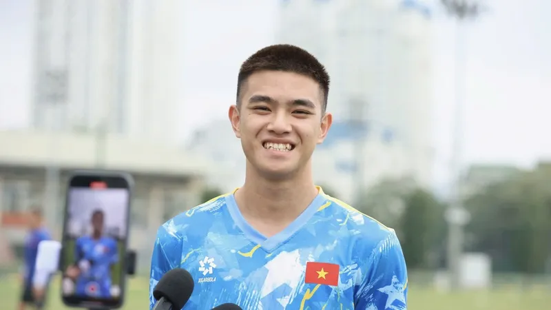 Trung vệ Đinh Quang Kiệt ở buổi tập vào chiều 20-3. ẢNH: HỒ HOÀNG