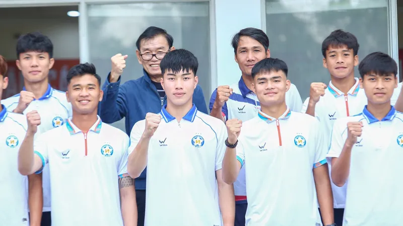 Giám đốc kỹ thuật Phan Thanh Hùng cùng Quả bóng vàng Việt Nam 2012 Huỳnh Quốc Anh cùng dẫn dắt Trẻ Đà Nẵng tham dự Giải hạng Nhì quốc gia 2026