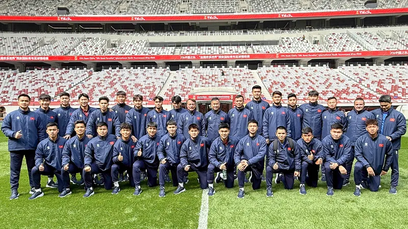 U23 Việt Nam tham quan sân Tây An, địa điểm tổ Giải giao hữu quốc tế CFA Team China - Tây An 2026. ẢNH: NHẬT ĐOÀN 