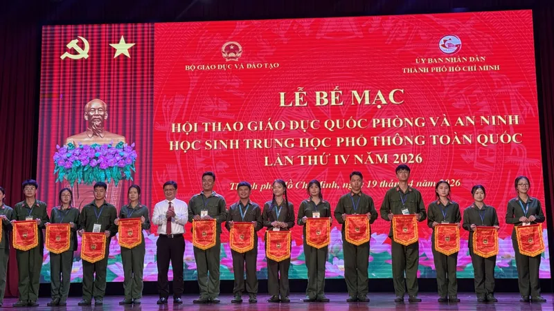 Trao thưởng cho các VĐV đạt thành tích cao tại Hội thao Giáo dục quốc phòng và an ninh học sinh THPT toàn quốc lần thứ IV năm 2026. ẢNH: TÂM HÀ 