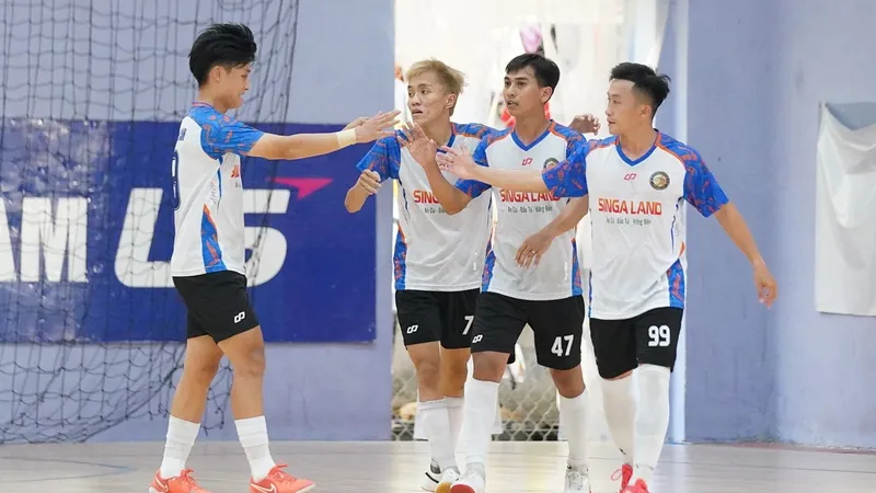 Futsal Phước Long Xây dựng Minh Cảnh đầy chật vật mới vượt qua vòng bảng Đại hội TDTT TPHCM 2026. ẢNH: QUỐC KHANH 