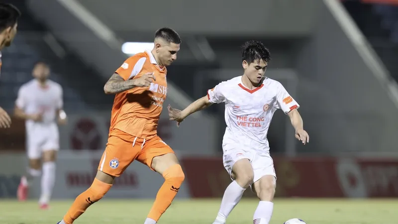 Các cầu thủ Đà Nẵng cầm hòa Viettel FC. ẢNH: TÂM HÀ