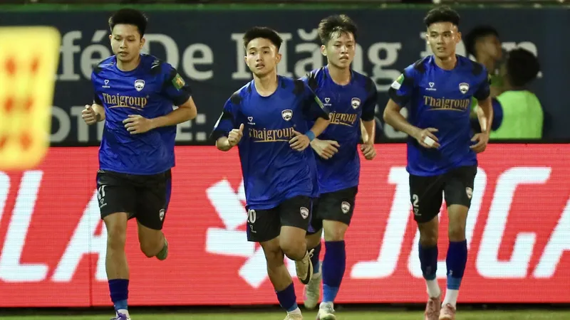 Đội Thanh Niên TPHCM thua 0-8 trong ngày rớt hạng Nhì