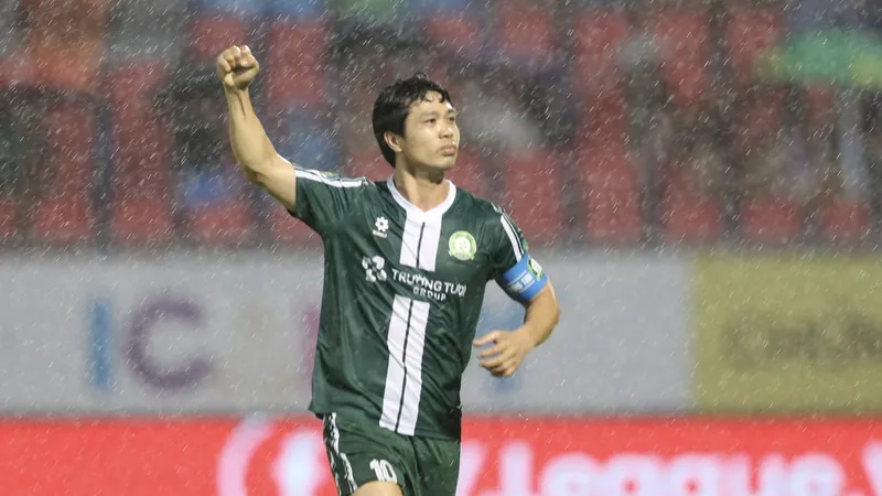 Công Phương toả sáng để góp công lớn đưa Đồng Nai thăng hạng V-League. ẢNH: DŨNG PHƯƠNG