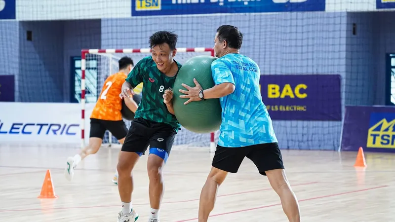 Pivot Nguyễn Minh Trí tái xuất futasl chuyên nghiệp