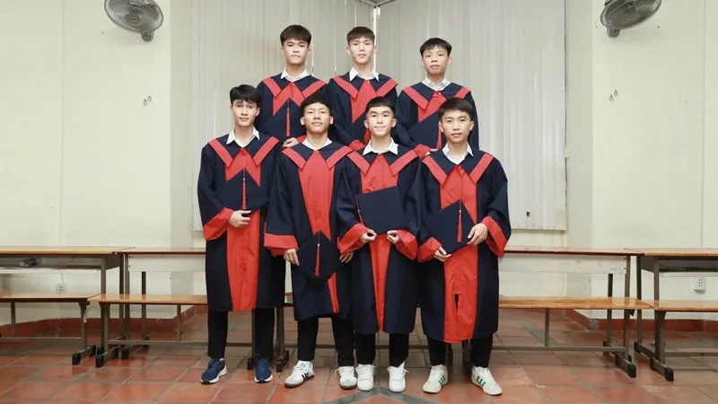7 học viên của CLB Trẻ TPHCM tham dự kỳ thi tốt nghiệp THPT năm 2026. ẢNH: TÂM HÀ