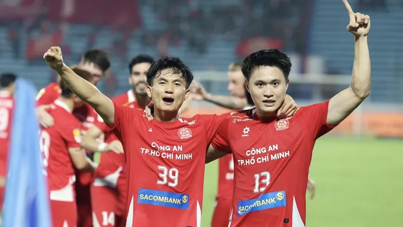 Niềm vui của các cầu thủ Công an TPHCM. ẢNH: ĐÌNH VIÊN