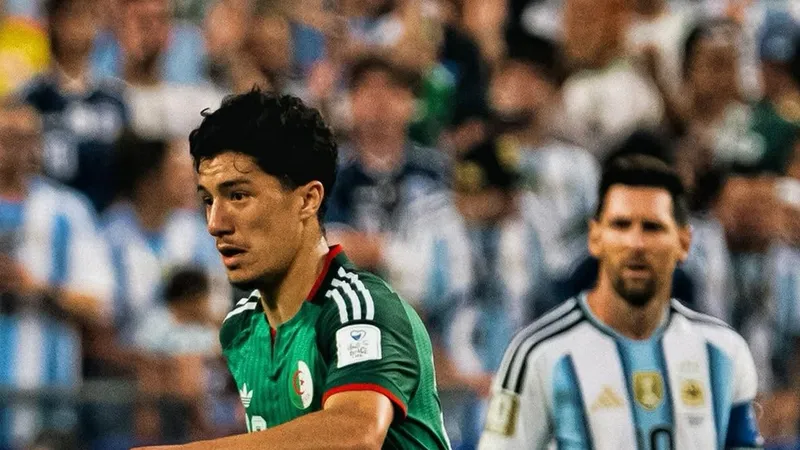 Tuyển thủ Algeria gốc Việt Ibrahim Maza đối đầu với Messi ở trận ra quân World Cup 2026. ẢNH: FIFA 