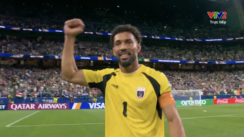 Niềm vui của thủ môn Vozinha khi cùng Cape Verde đoạt tấm vé vào vòng đấu loại World Cup 2026. ẢNH: VTV