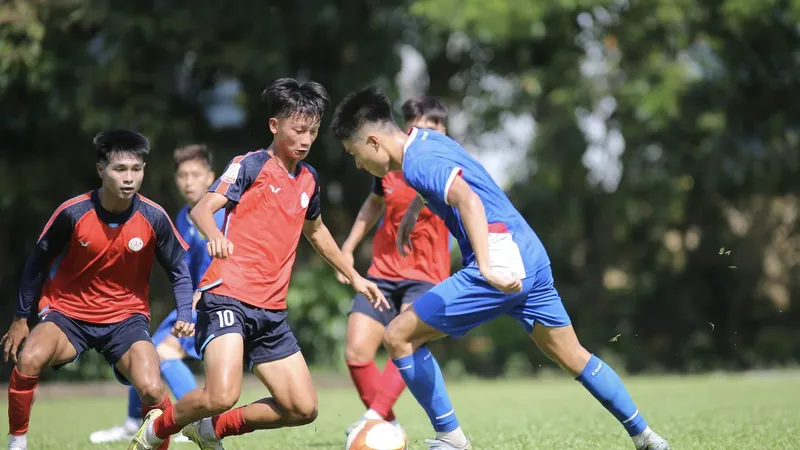 U21 TPHCM (áo đỏ) rơi vào bảng đấu đầy thử thách tại bóng đá nam Đại hội Thể thao toàn quốc 2026. ẢNH: MEDIA VŨNG TÀU SPORTS