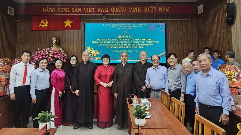 安东坊领导与各会馆及模范代表新春聚会