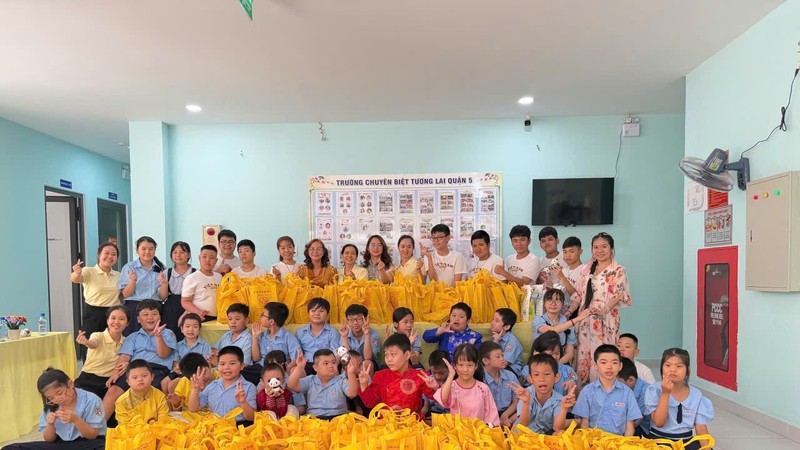 新慈念外语中心关怀残疾学生