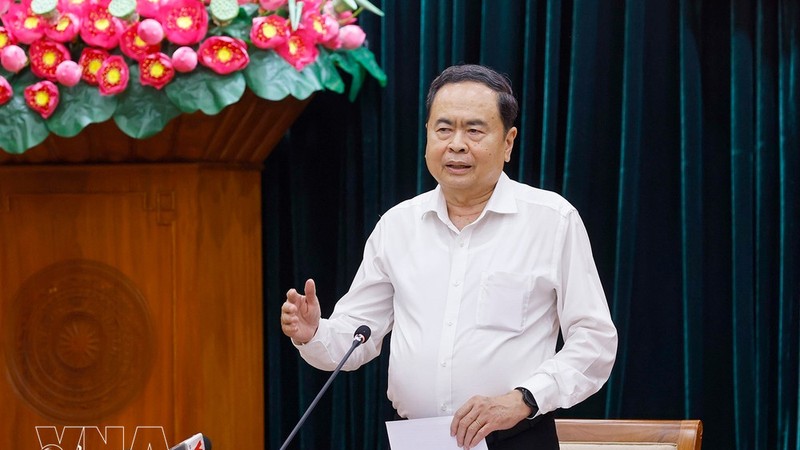 国会主席陈青敏主持会议，通过胡志明市市委常务处第一阶段检查监督报告