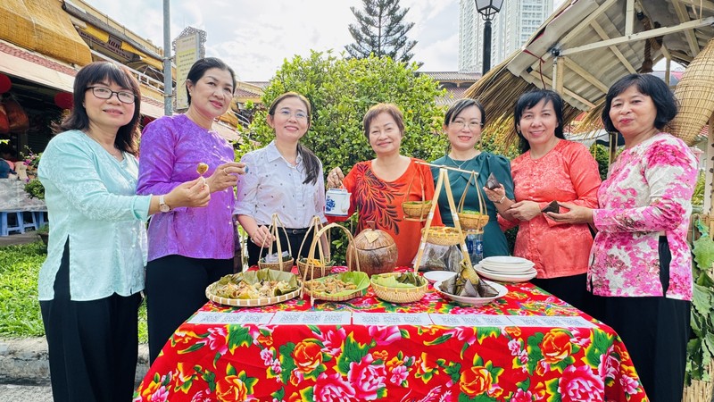 “端午共聚”市集重现传统集市风貌。 