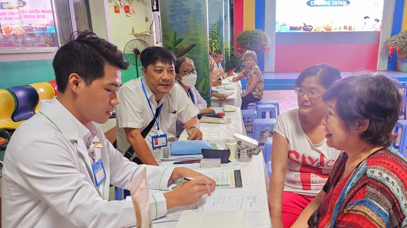 堤岸坊为200名贫困户免费义诊赠药 传递健康关爱