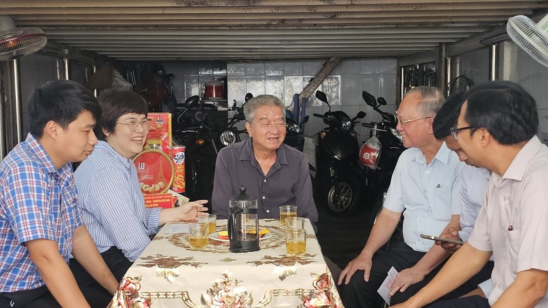 安东坊与各华人会馆走访慰问革命有功者 传承饮水思源美德