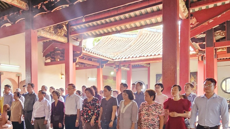 胡志明市福建二府、温陵、霞漳、三山会馆在福建（福善）祠堂隆重举行秋季祭祖仪式。图：心雨