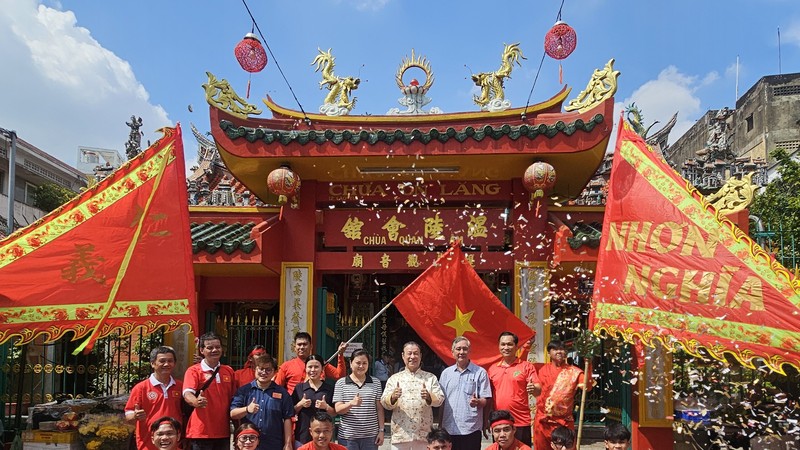 本市仁义堂龙狮团前往温陵会馆（观音庙）举行开光点睛仪式合照。图：心雨