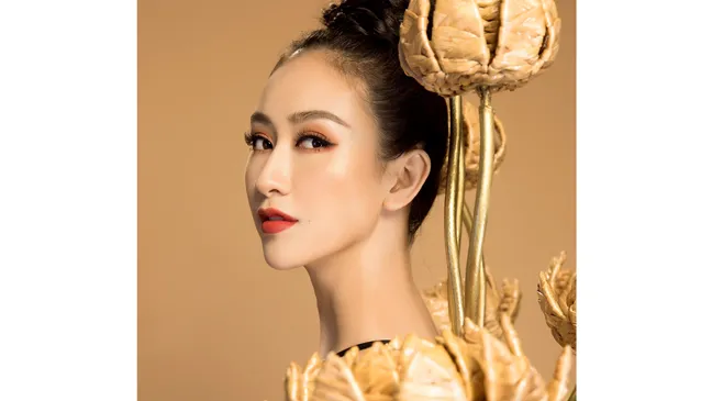 Hà Thu hóa “chiến binh” với trang phục truyền thống tại Miss Earth 2017