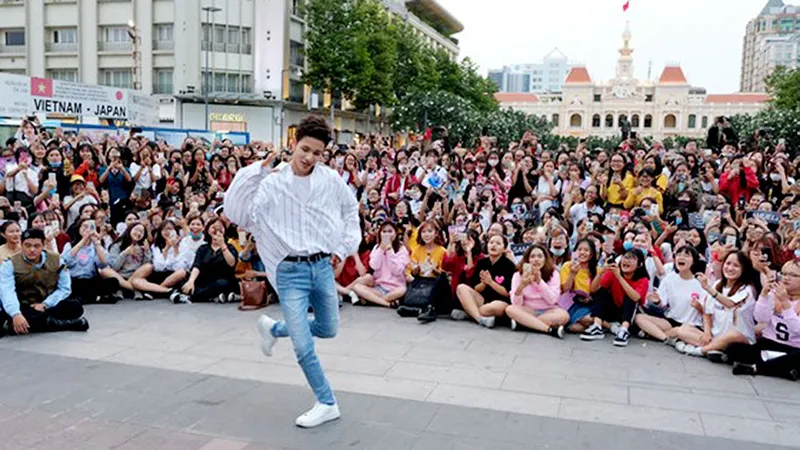 “Hoàng tử lai” Hàn Quốc Kim Samuel “mở hàng” Nhạc hội song ca mùa 2 