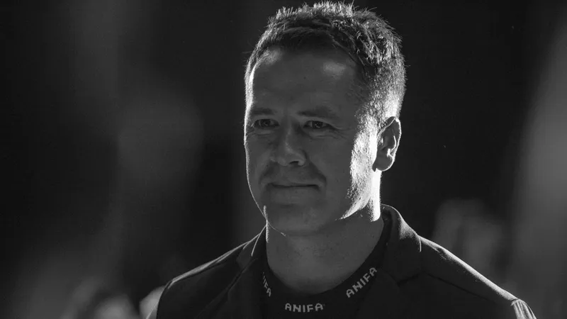 Thần đồng bóng đá Michael Owen đến TPHCM 