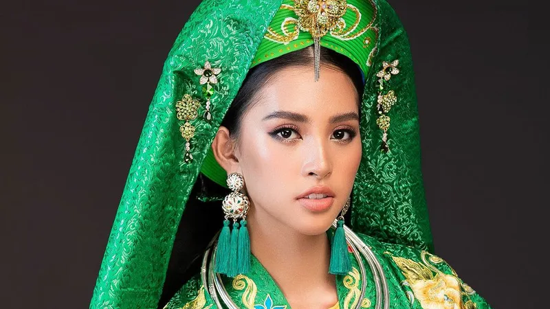Hoa hậu Tiểu Vy mang điệu múa chầu văn đến Miss World