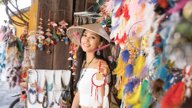 Hoa hậu Tiểu Vy mang hình ảnh Hội An đến Miss World