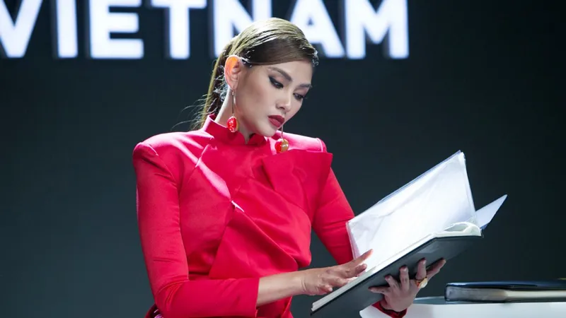 Siêu mẫu Võ Hoàng Yến chính thức trở thành host của Vietnam’s Next Top Model 2019