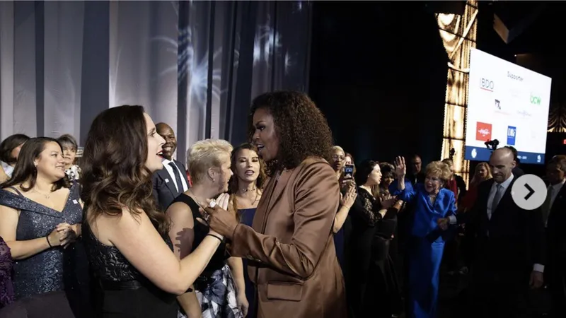 Cựu đệ nhất Phu nhân Mỹ Michelle Obama mặc trang phục thiết kế của Công Trí