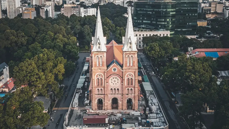 Đưa thánh giá Nhà thờ Đức Bà sang Bỉ phục chế