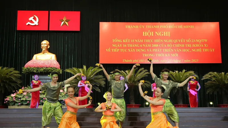 Phát triển ngành công nghiệp văn hóa để ngăn chặn sự “xâm lăng mềm” về văn hóa