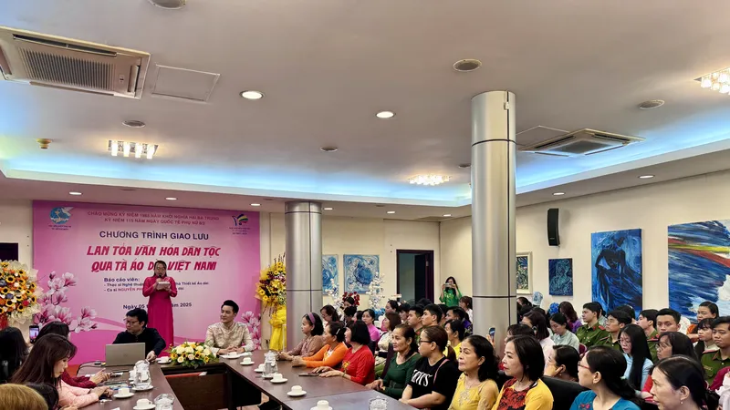 Gìn giữ và lan tỏa giá trị áo dài Việt Nam