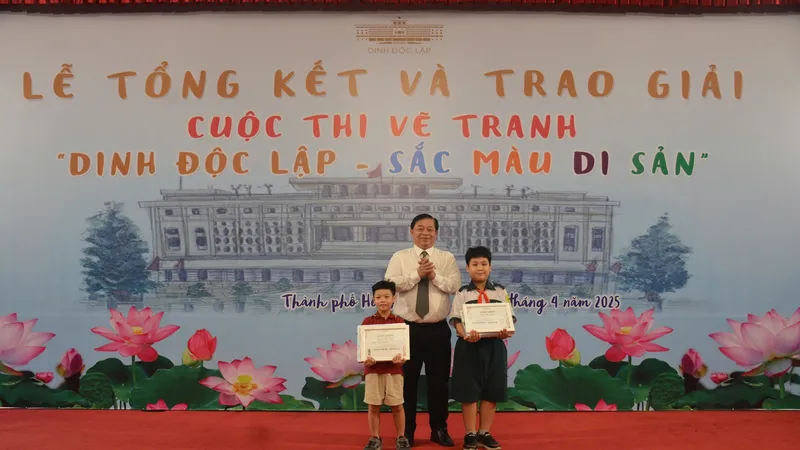 Trao giải cuộc thi vẽ tranh “Dinh Độc Lập - Sắc màu di sản”