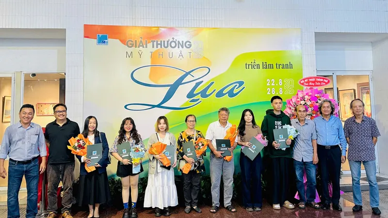 Hội đồng nghệ thuật Giải thưởng Mỹ thuật 2025 và các tác giả đoạt giải