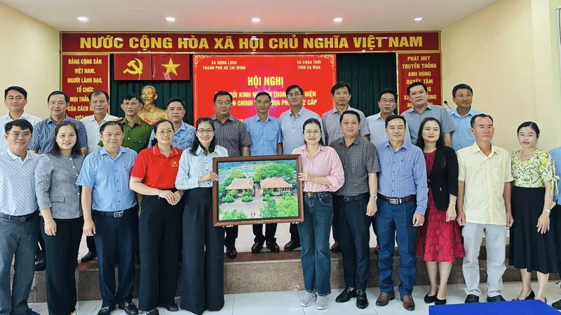 Chương trình trao đổi, học tập kinh nghiệm giữa xã Hưng Long (TPHCM) và xã Châu Thới (tỉnh Cà Mau) được tổ chức nhằm tăng cường hợp tác, phát huy lợi thế của mỗi địa phương, hướng tới phát triển bền vững và nâng cao giá trị nông sản, đặc biệt là chuỗi giá trị gạo ST25.